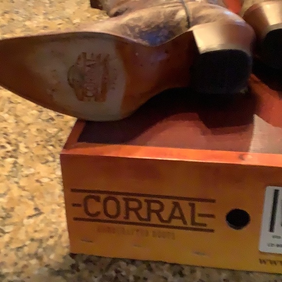 Corral A4374 Brown Deer Head Inlay Boot - Picture 5 of 6